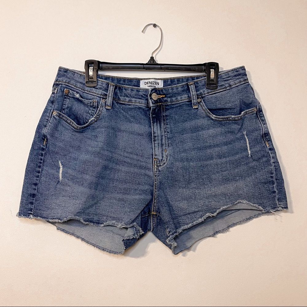 Denizen by Levi’s High Rise Distressed Shorts Size 16 W33